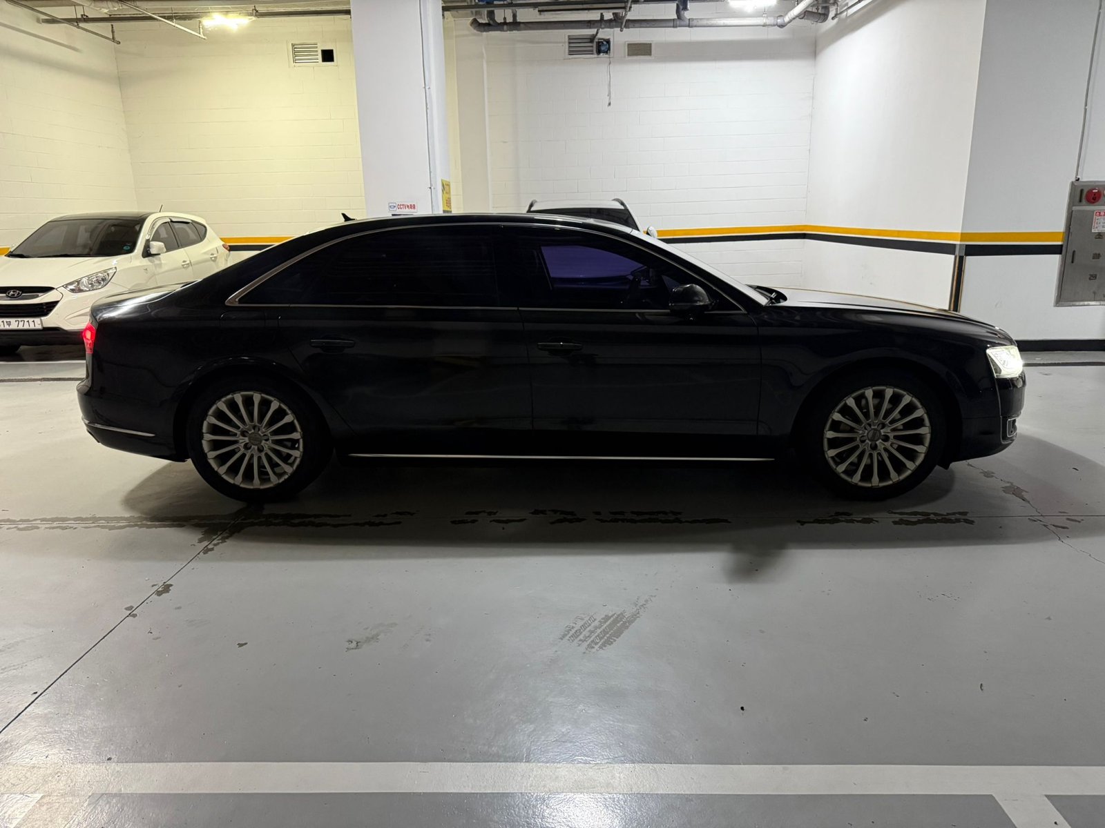 Audi A8 L 50 TDI quattro 2015 - Black — Korean used car export by HD Trading (photo 14)
