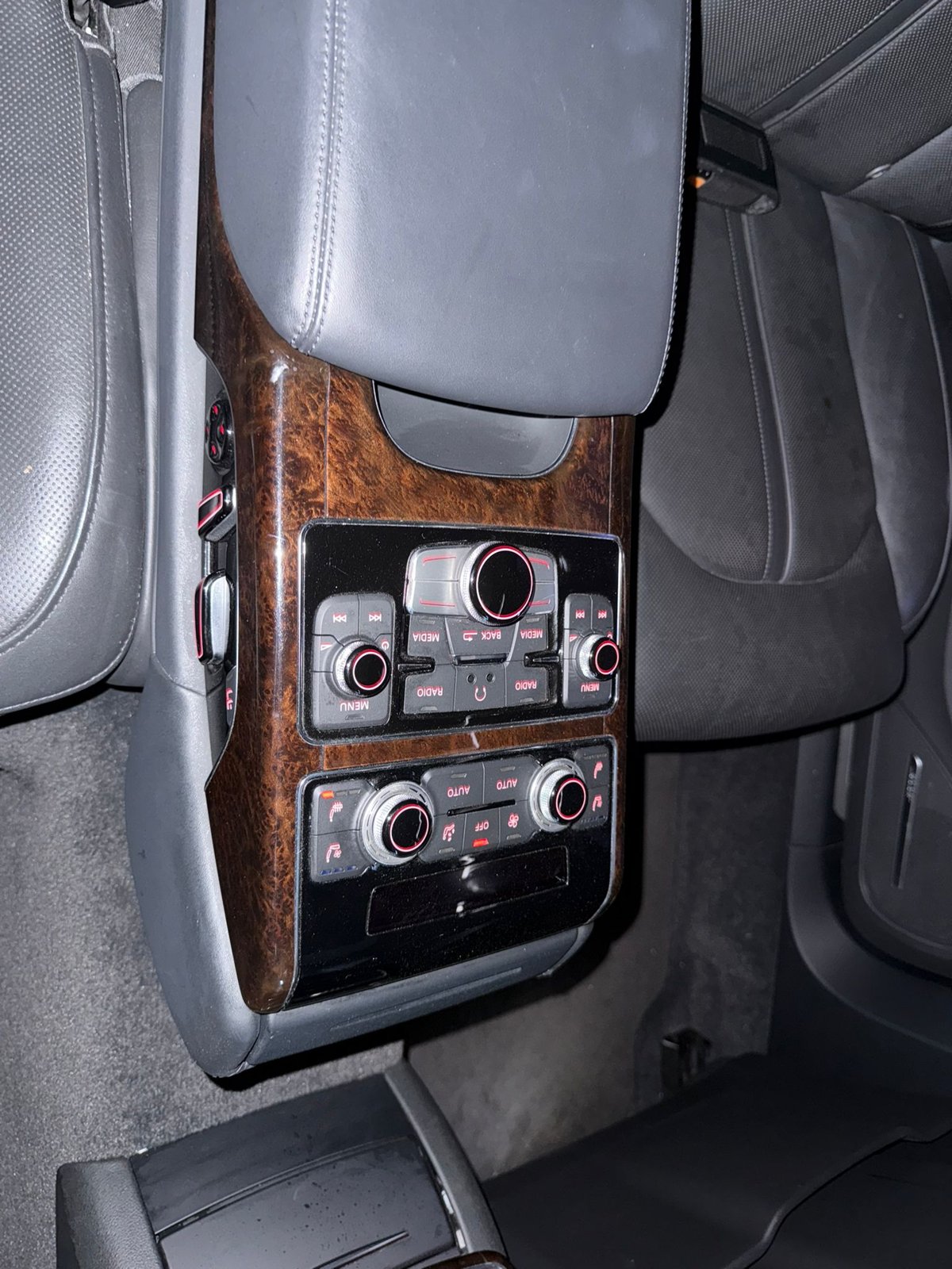 Audi A8 L 50 TDI quattro 2015 - Black — Korean used car export by HD Trading (photo 34)