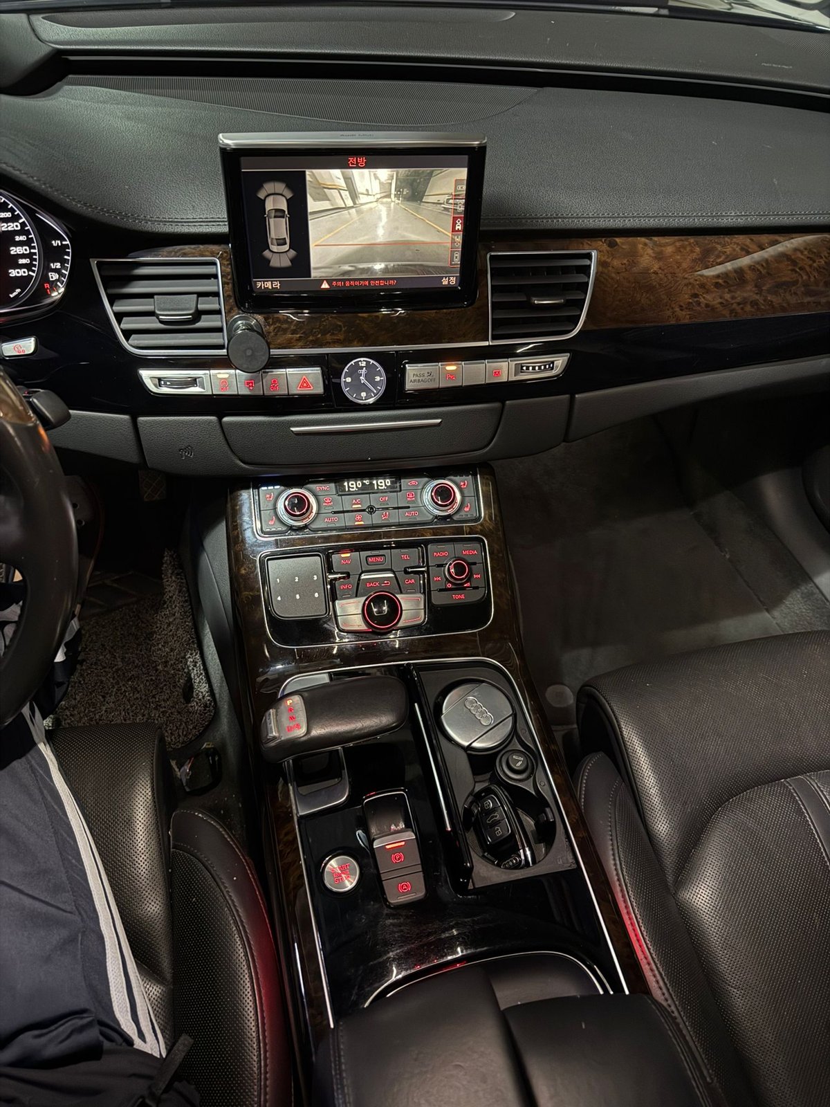 Audi A8 L 50 TDI quattro 2015 - Black — Korean used car export by HD Trading (photo 41)