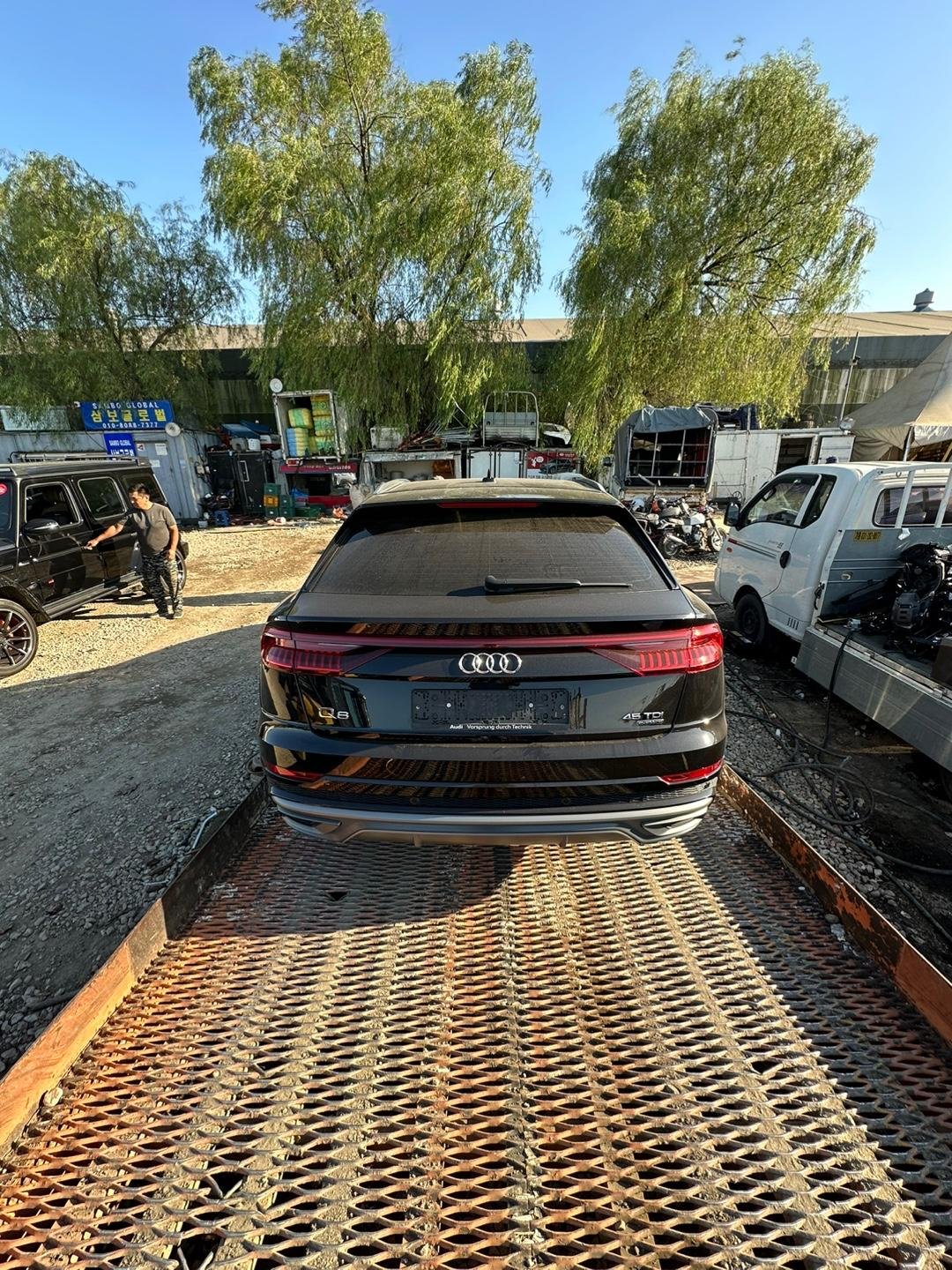 Audi Q8 45 TDI quattro 2020 - black — Korean used car export by HD Trading (photo 4)