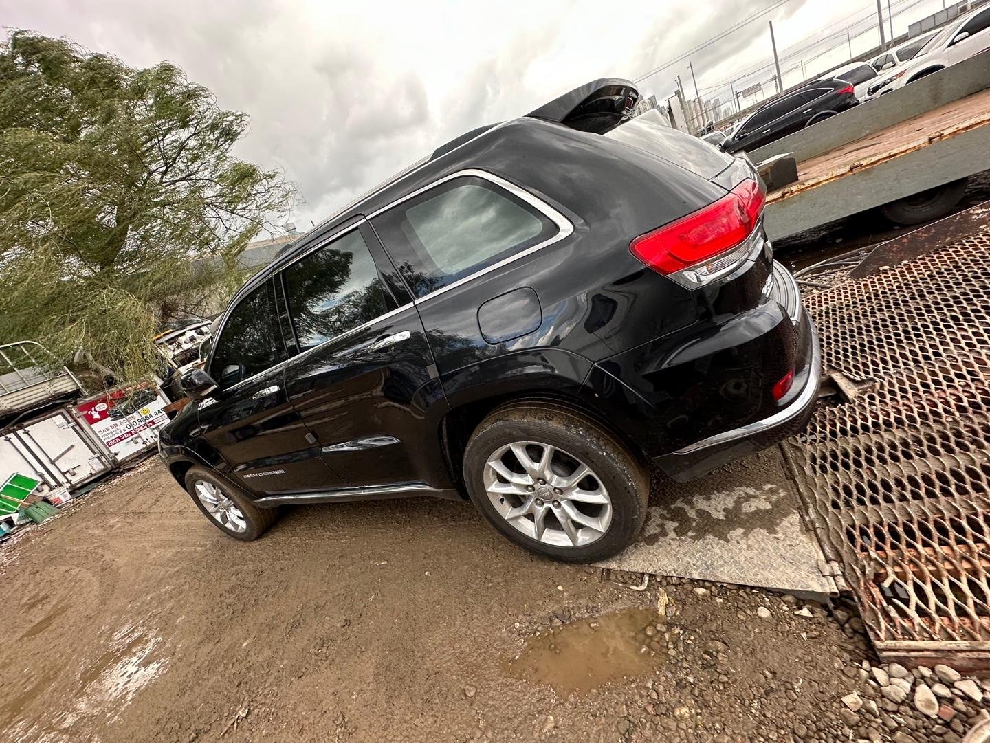 Jeep Grand Cherokee 3.0L Summit 2015 - black — Korean used car export by HD Trading (photo 3)