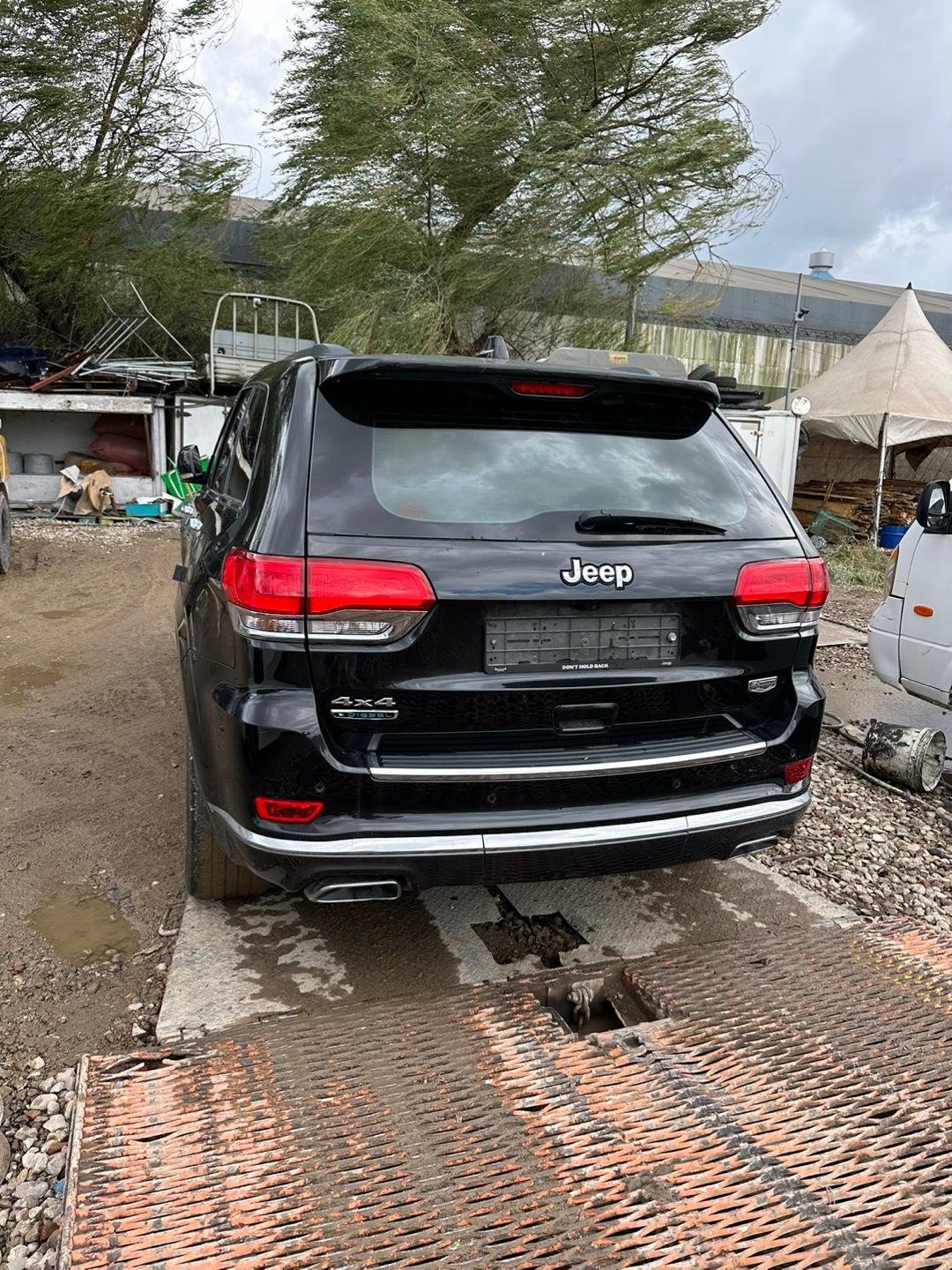 Jeep Grand Cherokee 3.0L Summit 2015 - black — Korean used car export by HD Trading (photo 4)