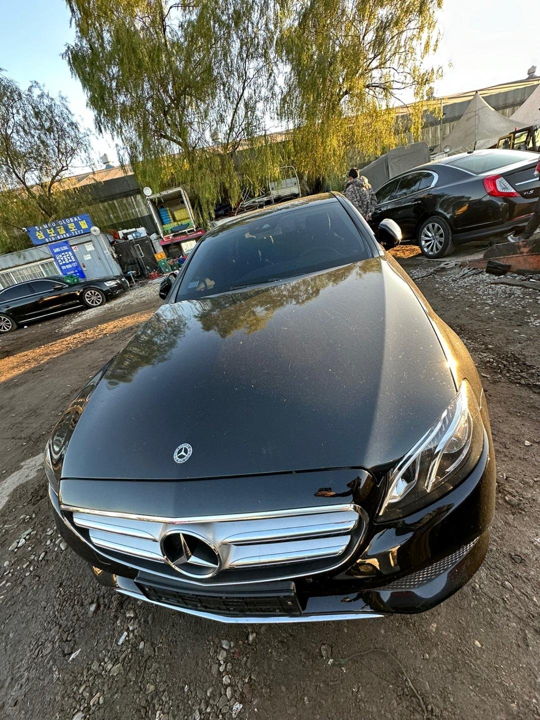 Mercedes-Benz E200 (W213) 2017 - black — Korean used car export by HD Trading (photo 1)