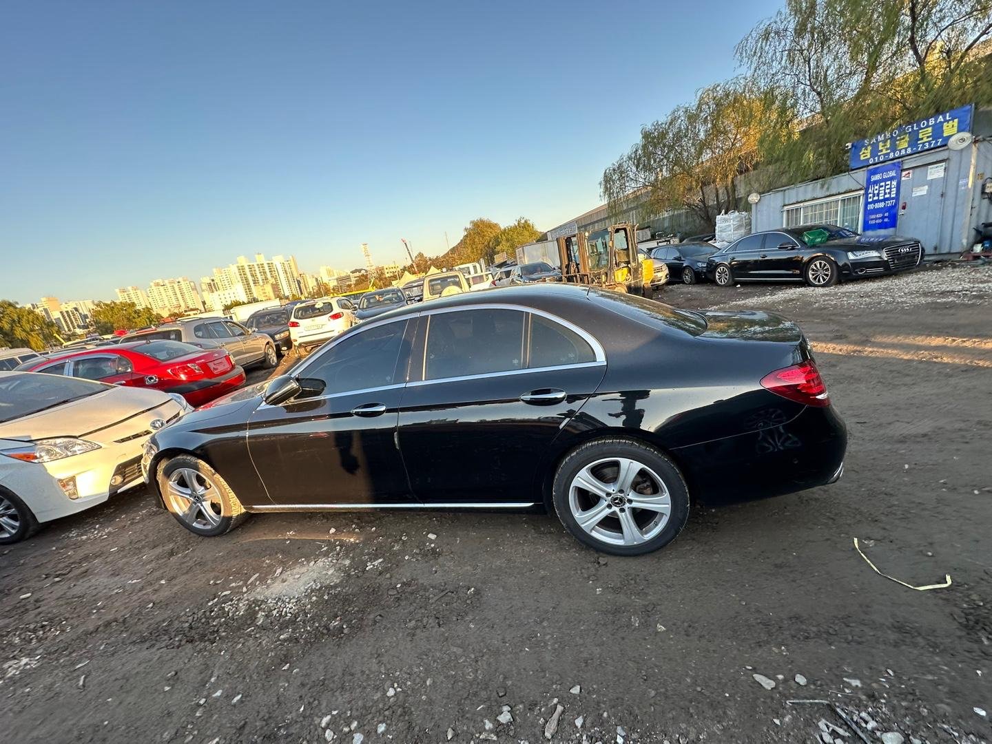 Mercedes-Benz E200 (W213) 2017 - black — Korean used car export by HD Trading (photo 2)