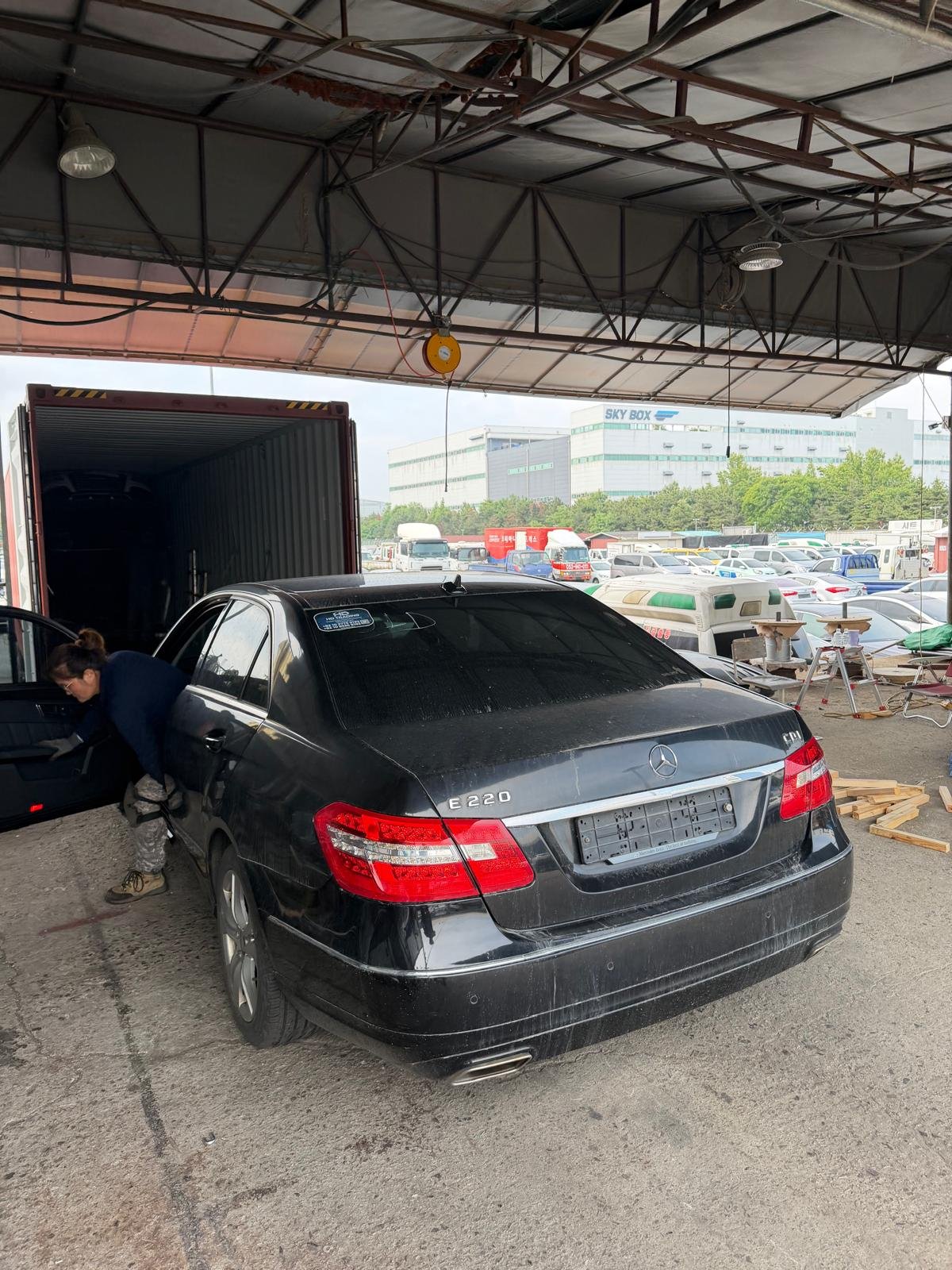 Mercedes-Benz E220 CDI (W212) 2012 - black — Korean used car export by HD Trading (photo 2)
