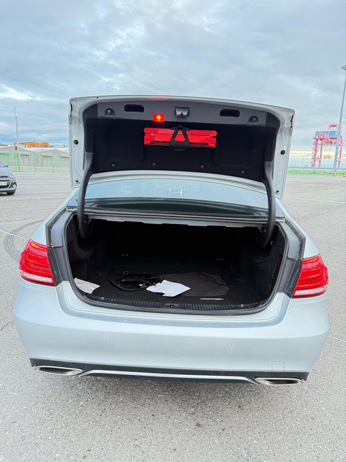 Mercedes-Benz E250 CDI 4MATIC 2014 - Silver — Korean used car export by HD Trading (photo 30)