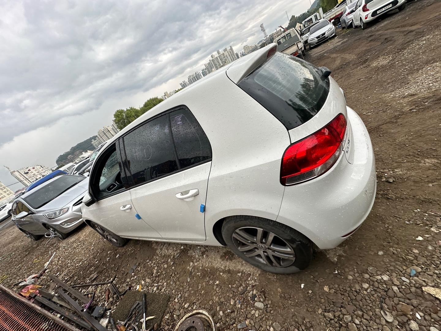 Volkswagen Golf 2.0 TDI 2011 - white — Korean used car export by HD Trading (photo 2)