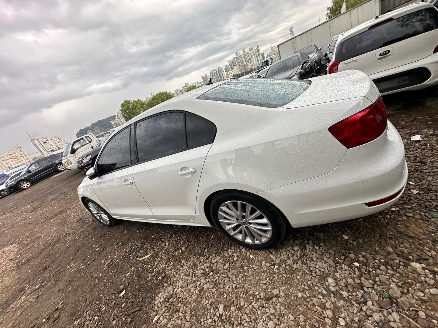Volkswagen Jetta 2.0 TDI 2013 - white — Korean used car export by HD Trading (photo 3)