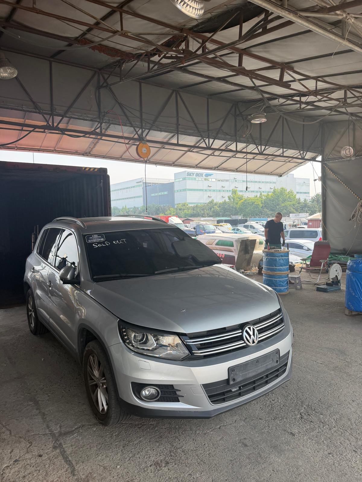Volkswagen Tiguan 2.0 TDI 4Motion 2015 - silver — Korean used car export by HD Trading (photo 3)