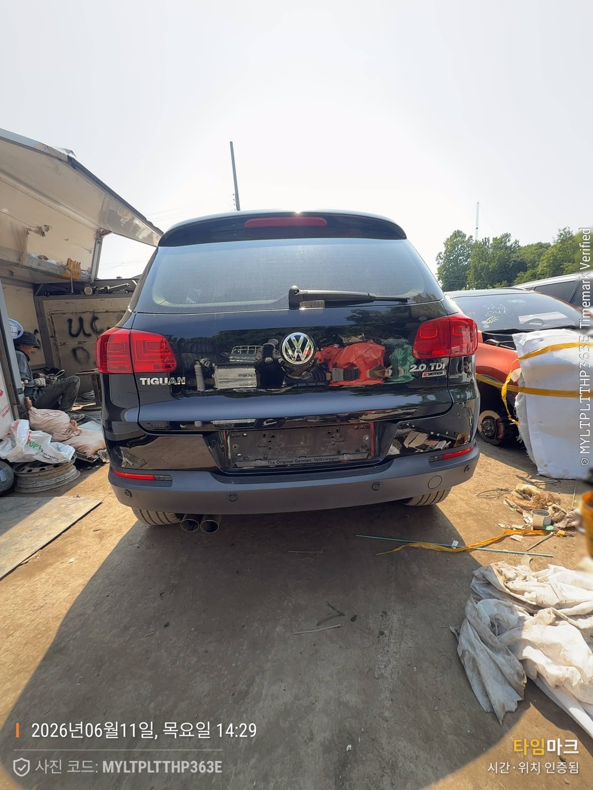 Volkswagen Tiguan 2.0 TDI BMT 2015 - black — Korean used car export by HD Trading (photo 1)